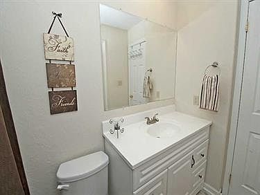 3rd image of 67 New London Ln