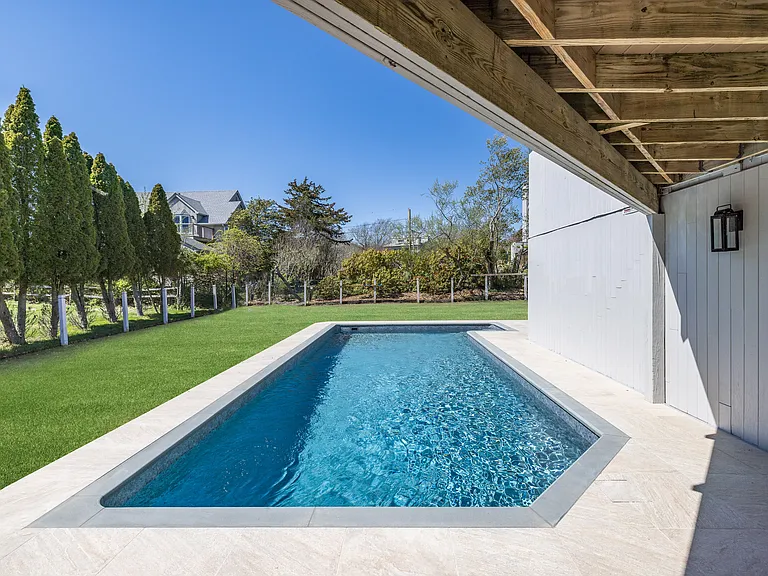 129 Madison Dr — Photo 14