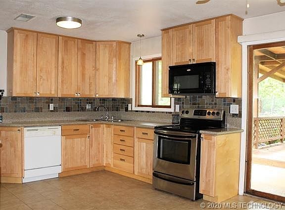 4th image of 2780 E Meadowood Dr