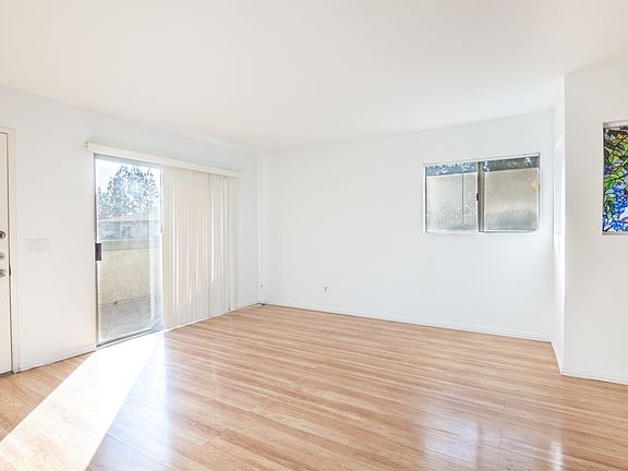 3rd image of 1049 W Francis St APT F