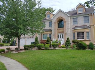 6 Deutsch Ln, Edison, NJ 08820