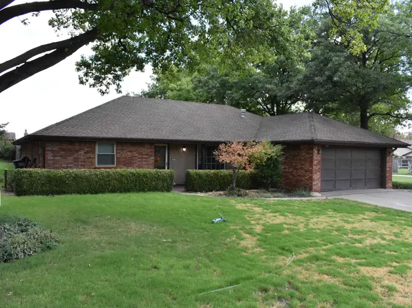 1301 Oak Ridge Pl, Enid, OK 73703