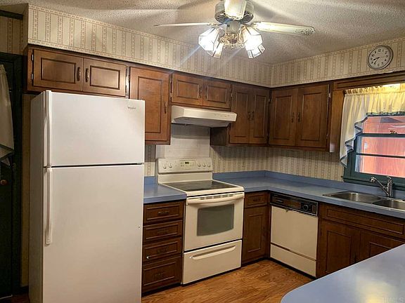 3rd image of 5712 Bridgeview Dr