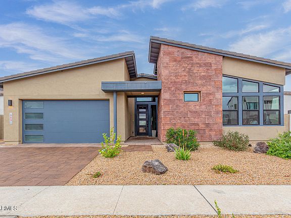 2nd image of 909 E BUIST Avenue