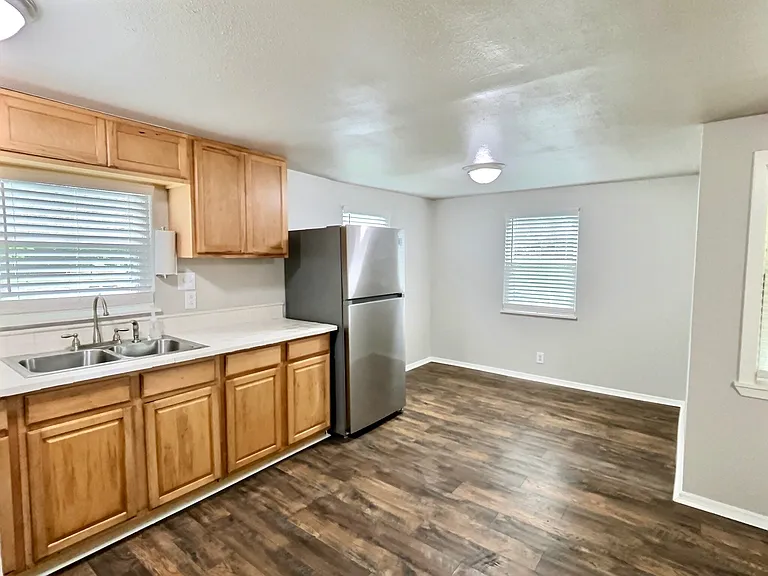 411 Palmetto St — Photo 2
