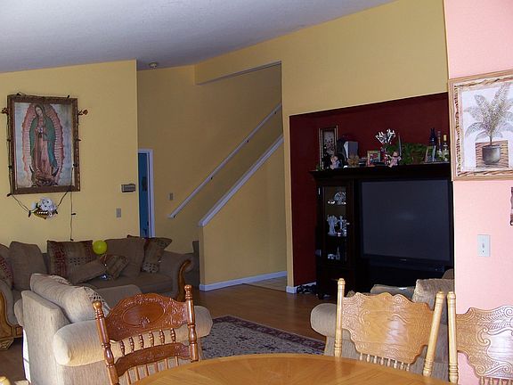 3rd image of 2101 Arzate Ln