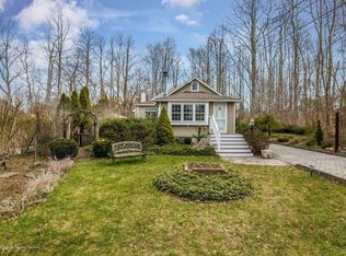 797 Nut Swamp Rd, Red Bank, NJ 07701