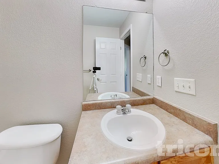214 Straw Ct — Photo 13