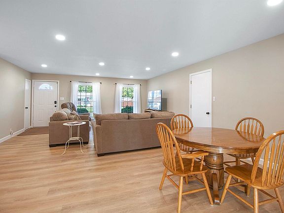 4th image of 1203 Evergreen Pl