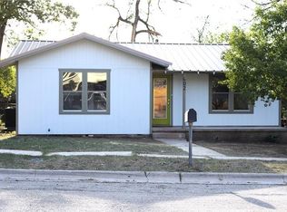 402 N Vanderveer St, Burnet, TX 78611