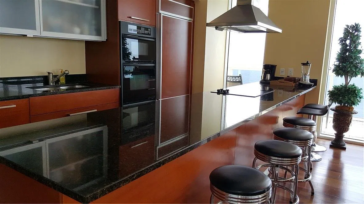 3 bed, 3.0 bath, 2065 sqft, $10,900 — Photo 3
