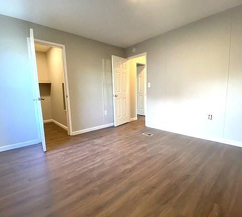 3rd image of 2541 Parkview Ave