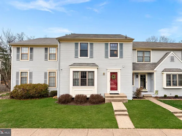 27 Haxall Ct, Sterling, VA 20165