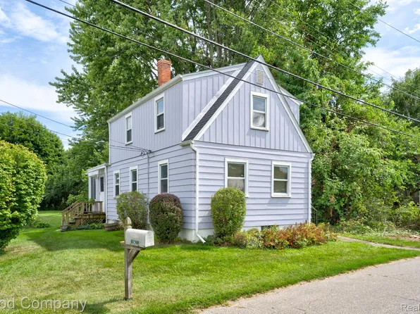 29700 Riverside Bay Ct, Harrison Township, MI 48045