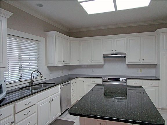 5th image of 711 Park Place Dr