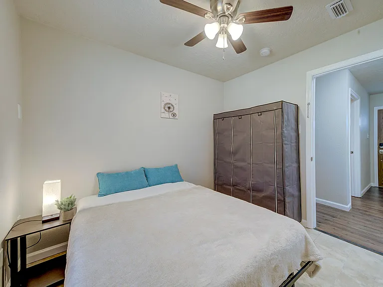 Thornwood Dr — Photo 1