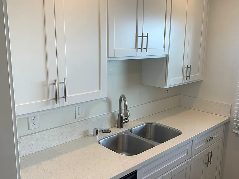 379 Termino Ave #5 — Photo 6