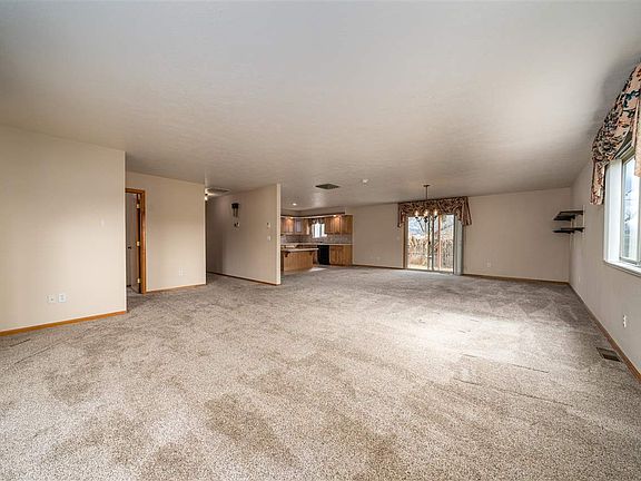 3rd image of 760 Ponderosa Dr