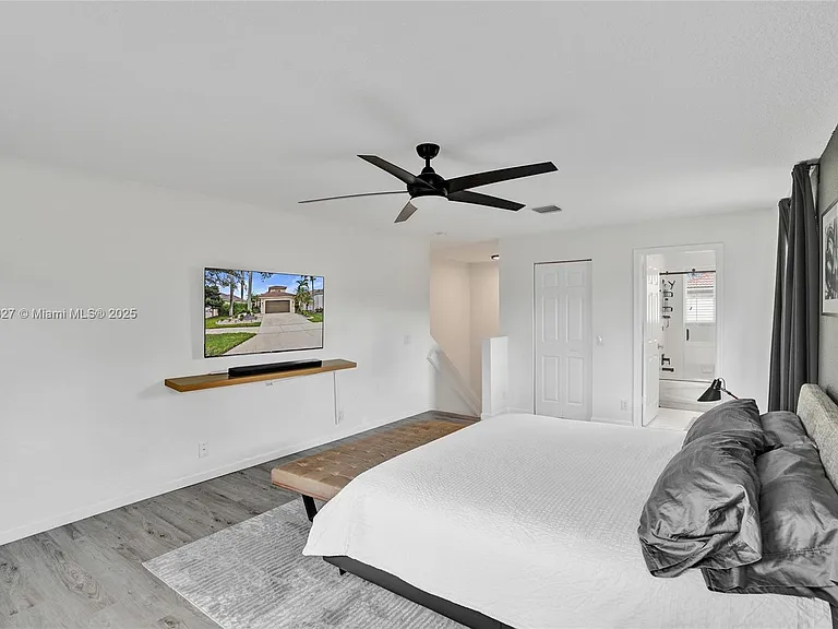 1725 Winterberry Ln — Photo 25