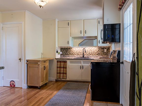 4th image of 41 Chamberlain Avenue