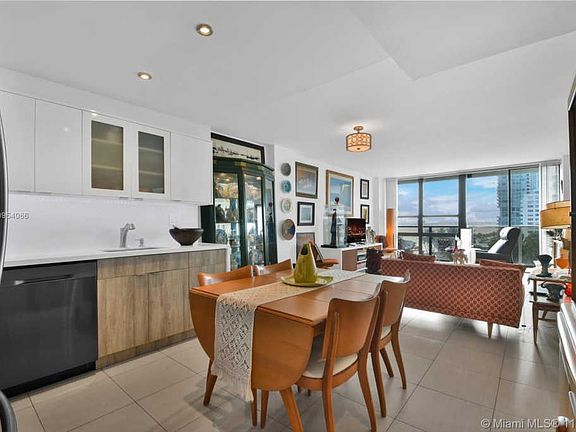 3rd image of 600 NE 36th St APT 616