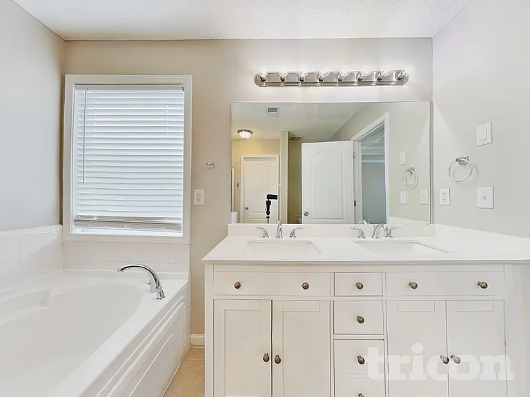 130 Kyle Way — Photo 14