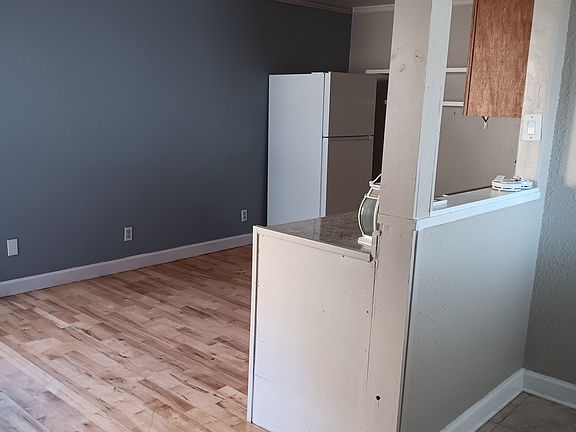 4th image of 401 Carolina Dr