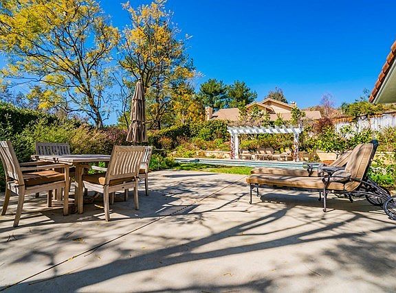 831 Admiral Ct Oak Park CA-large-037-29-