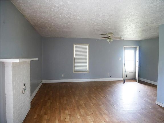 2nd image of 1033 County Road 40 W