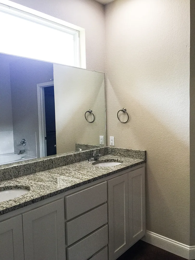 Townhome — Photo 4