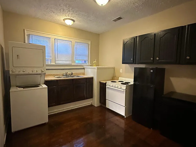 41 Gilbert Ave #E — Photo 20