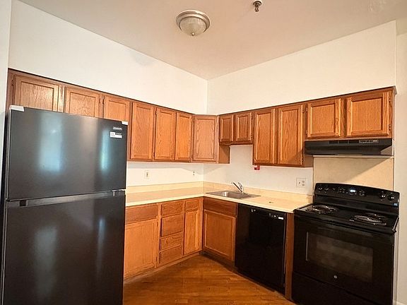 2nd image of 550 Pearl St APT 207
