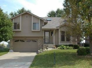 2305 Corn Dr, Papillion, NE 68046