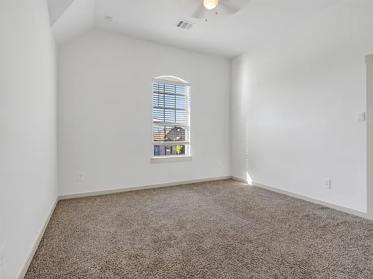 818 Kingwood Dr — Photo 27