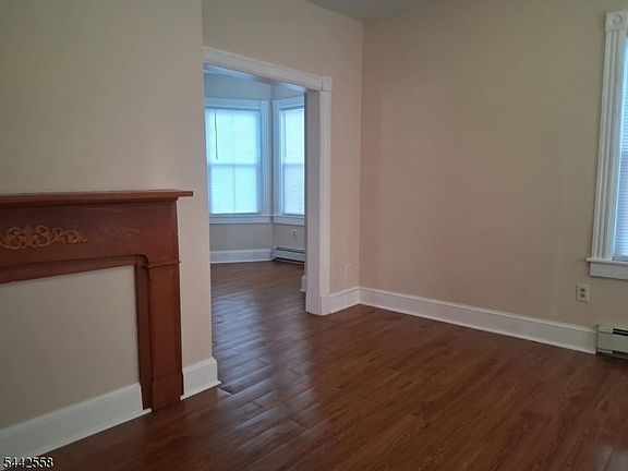 3rd image of 58 Thompson St
