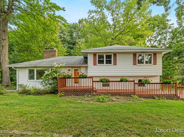 6181 Ten Mile Rd NE, Rockford, MI 49341
