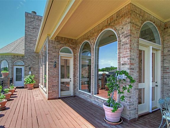 3rd image of 243 Sarasota Cir S