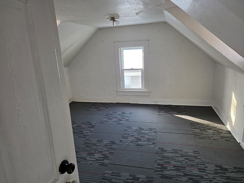 1st image of 902 E Kansas St #2