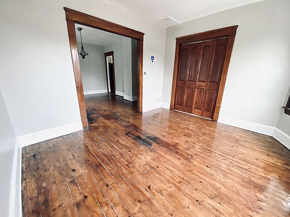 3rd image of 3900 Robert Ave