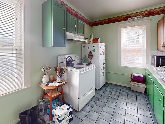4th image of 10 N Winchester St APT 3