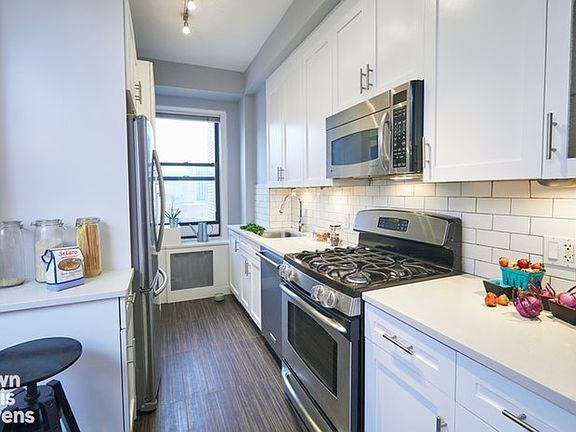 3rd image of 2480 Broadway