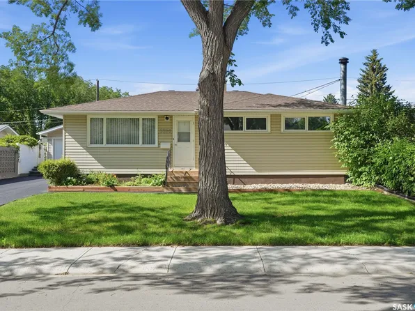 3326 4th Avenue N, Regina, SK S4R 0V6