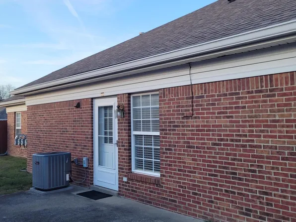 7638 Stovall Pl, Louisville, KY 40228