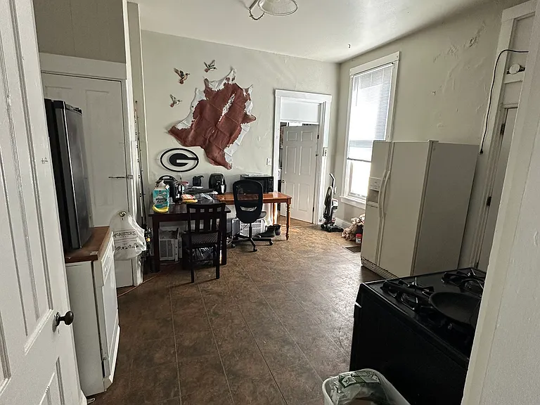 2355 Wheeler St — Photo 8