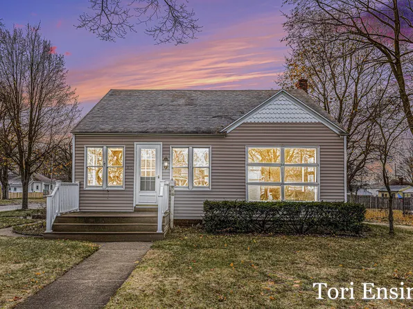 215 E Pearl St, Greenville, MI 48838