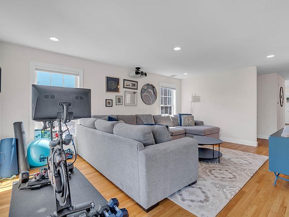 3rd image of 120 Bowdoin St #2