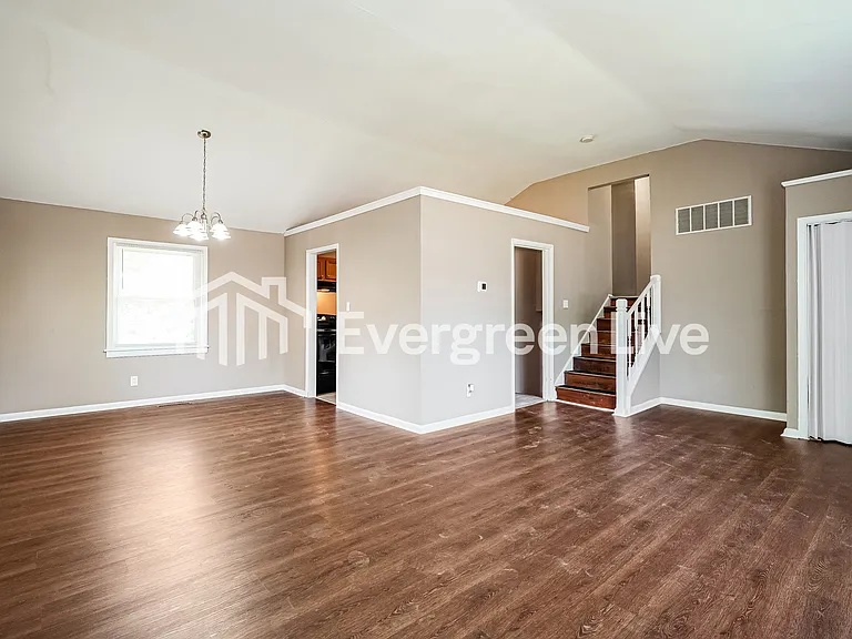 4469 E Livingston Ave — Photo 3