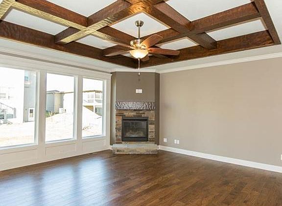 4th image of 318 SE Highland Park Dr