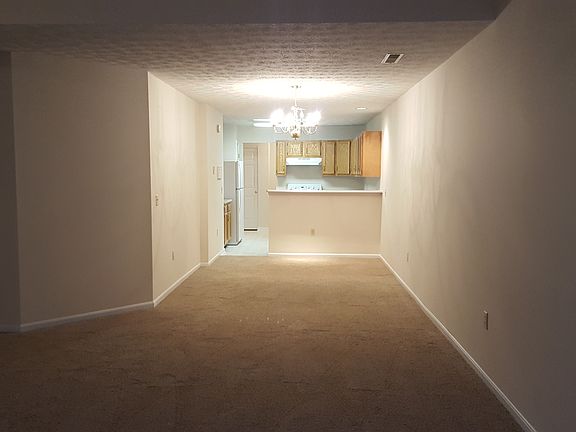 3rd image of 4011 Twin Lakes Cir
