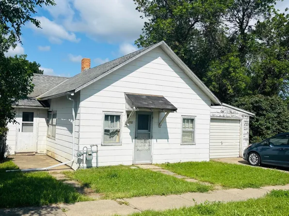 210 7th St S, New Salem, ND 58563